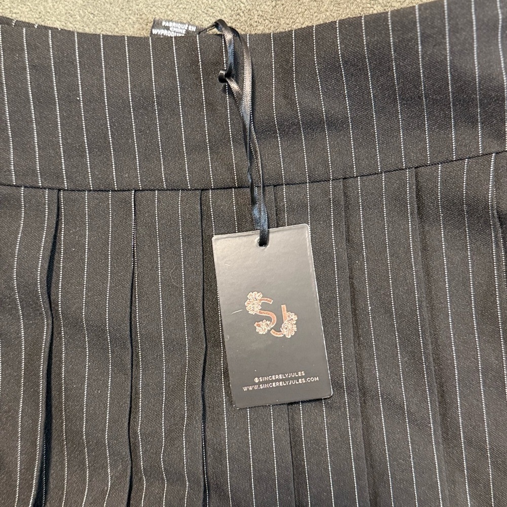 Sincerely Jules Black Pinstripe Skort - Picture 3 of 3